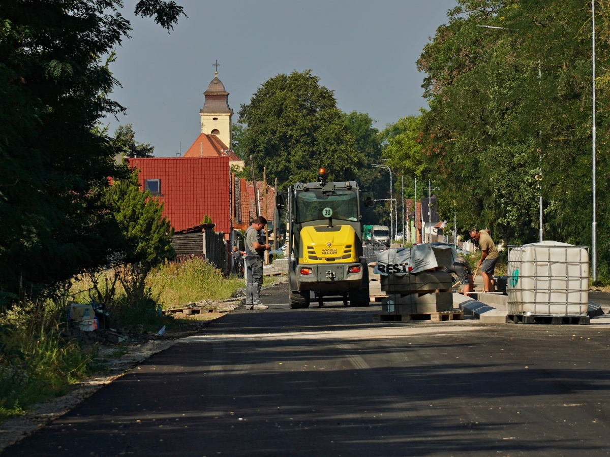 Staveniště mostu a silnice v srpnu, autobusy od 1.9.